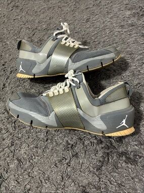 Jordan alpha trunner